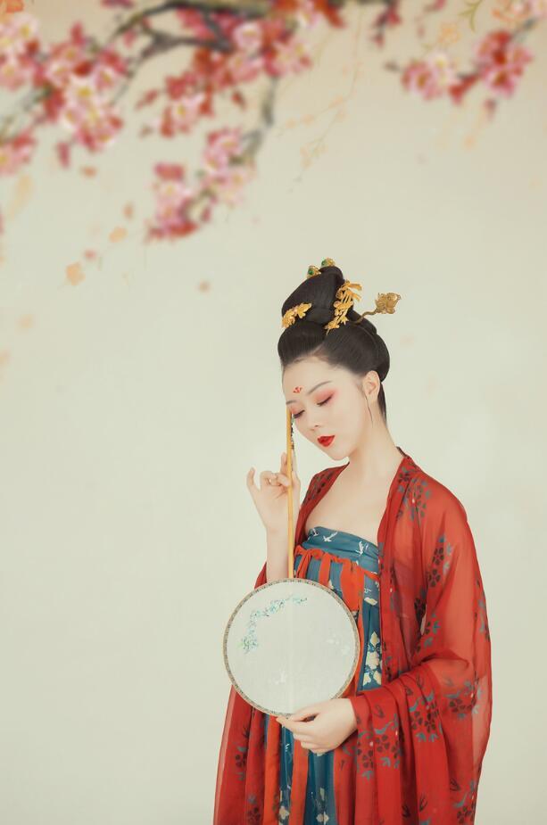 盘子女人坊古装摄影春笺主题图片欣赏