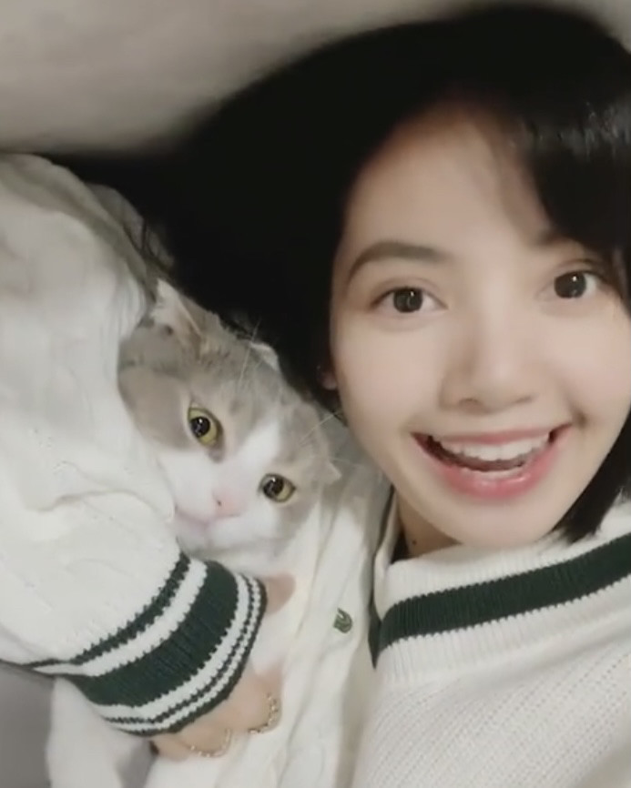 blackpink成员lisa确定回归《青春有你3》,中文奶音官宣好苏_腾讯新闻