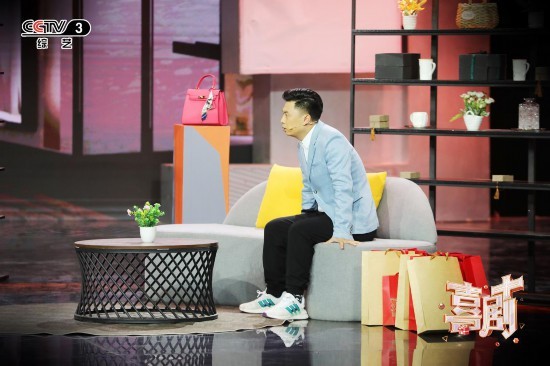 (创意秀《逛街奇遇记》)臧彬彬,孙美楠逛街遇对手,同时相中同一款包包