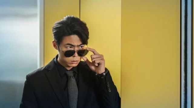 《阳光之下》热播 凌子桐憨范儿十足获喜爱|申世杰