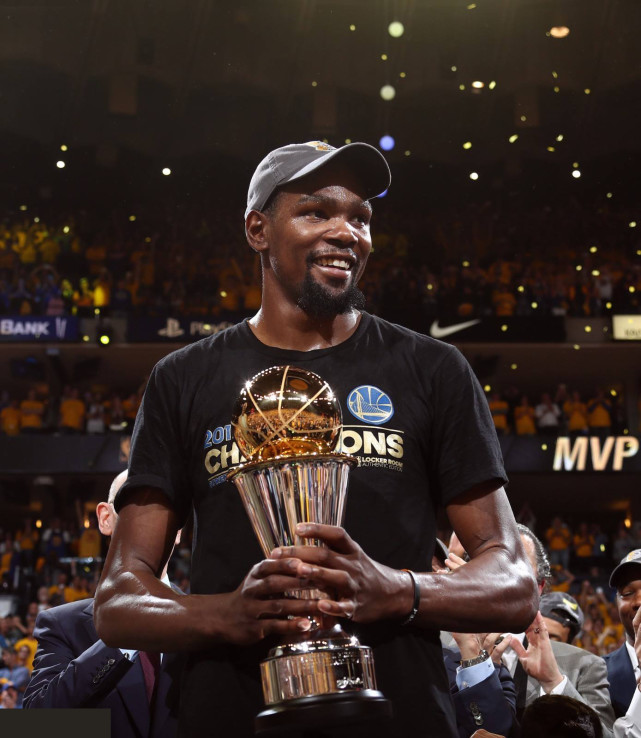 凯文杜兰特是nba历史上伟大的球员之一,他在nba球员的历史地位排行榜