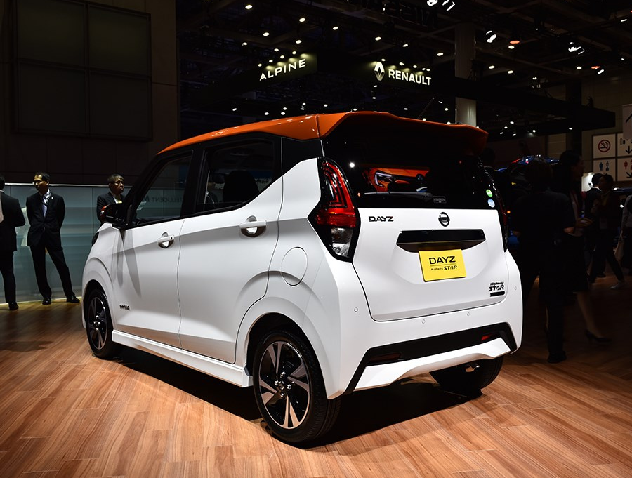 车内配液晶显示屏日产dayz作为一款小型的家用轿车,车内的乘坐空间