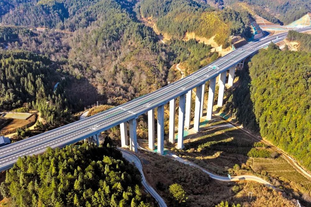 莆炎高速明溪城关至建宁里心段今天正式通车