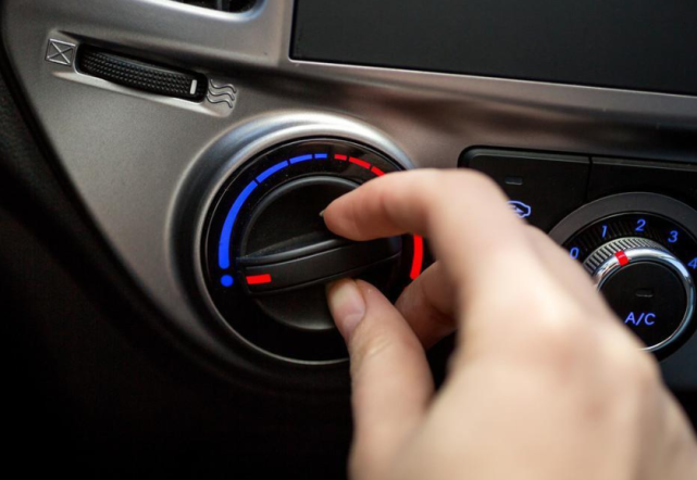 汽车暖风系统主要分为两种一种是以发动机冷却液为热源目前绝大多数