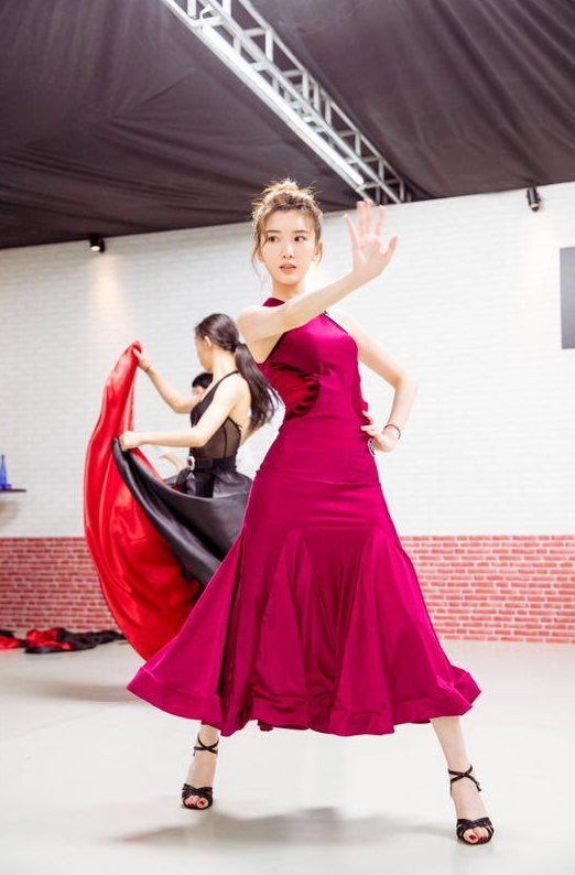 从跑龙套到收视女王32岁的毛晓彤诠释了是金子总会发光