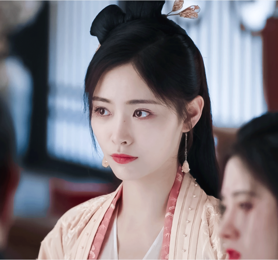 还有一部剧是《如意芳霏》,她饰演的大小姐傅宣也很深入人心,傅宣是一