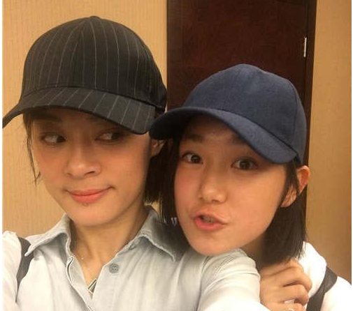 孙俪妹妹晒北电新生班合影张子枫缺席她身高颜值垫底周奇发福