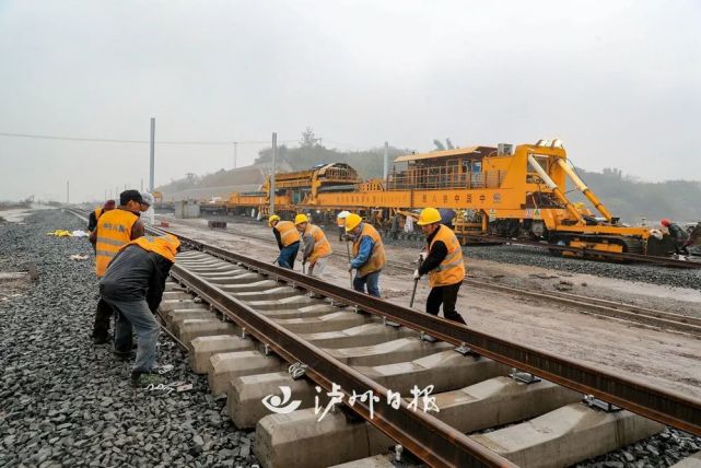 新進展川南城際鐵路軌道正線鋪進瀘州站