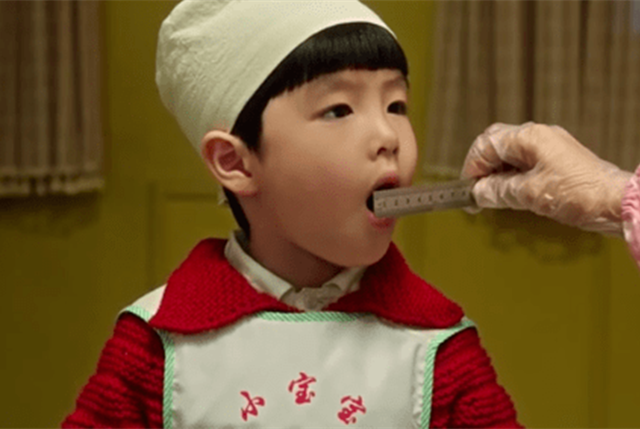 温暖的抱抱藏着心理效应强迫性重复或与娃6岁前经历有关