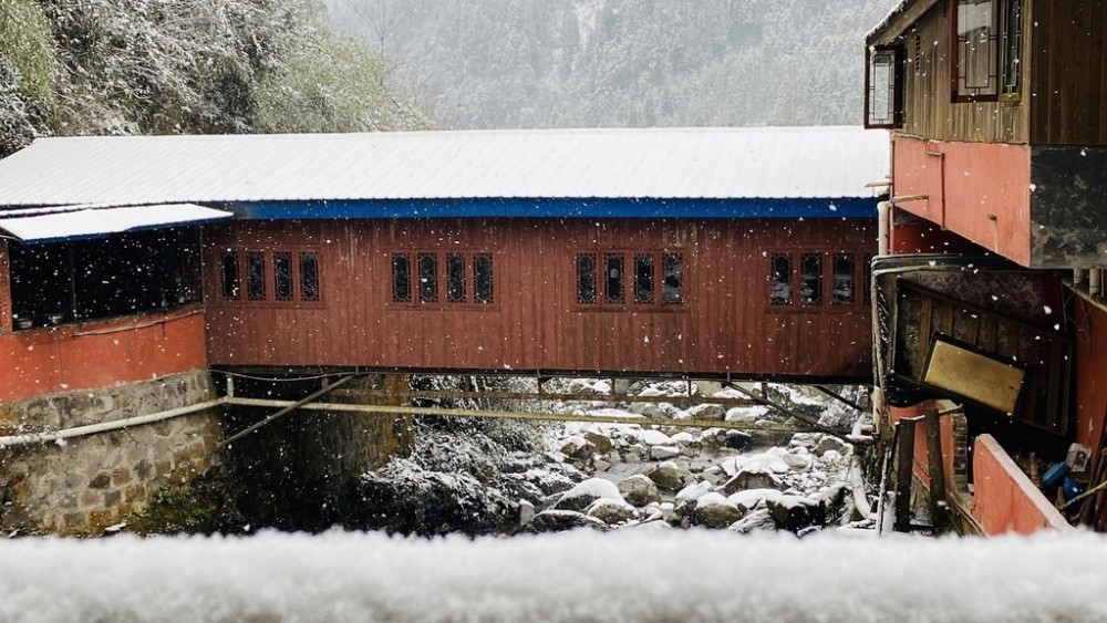 什邡神瀑沟景区雪景(什邡市融媒体中心 供图)