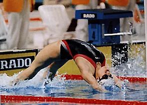 中国游泳世界排名_她本是游泳世界冠军,因不服从教练安排,被迫退役沦