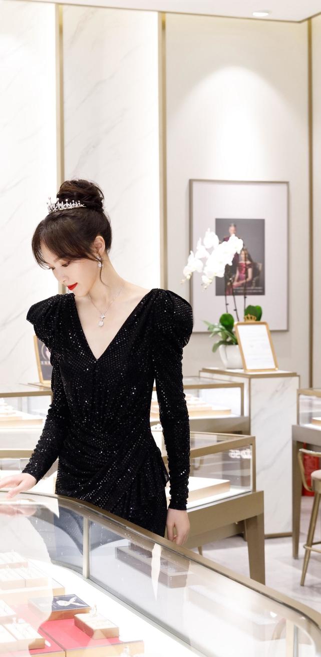 唐嫣复古公主黑裙高贵冷艳写真壁纸!