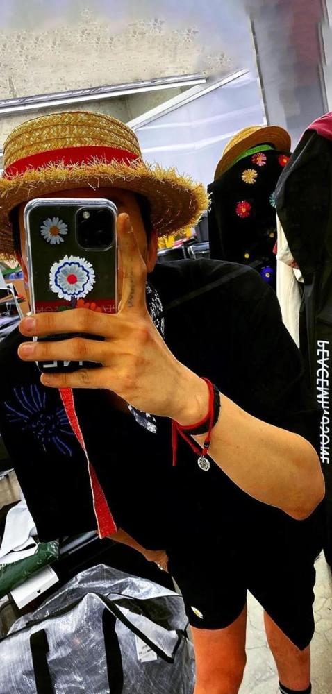 权志龙潮流帅气青春写真壁纸