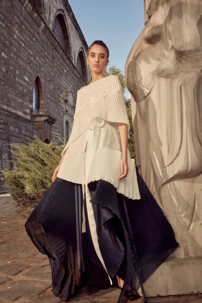 创造出各类肌理效果的压褶工艺