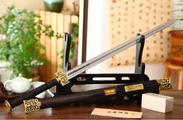 龙泉宝剑射雕英雄传中郭靖的金刀到底是什么刀