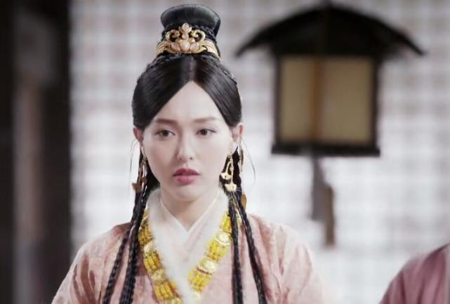 重用耶律斜轸,轻视耶律休哥,早期的萧燕燕为何"任人唯亲"?