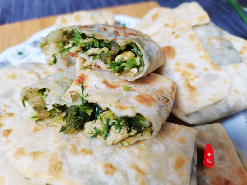 薄皮大馅的素合子鲜香不油腻配上一碗杂粮粥吃得美美哒