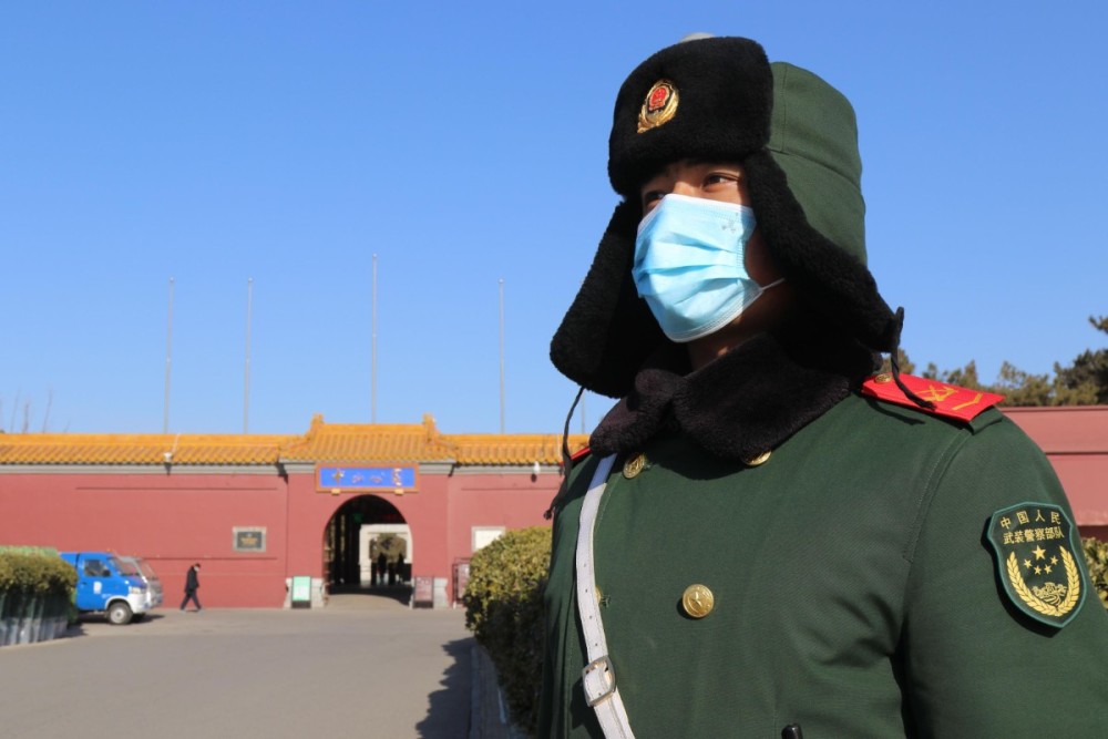 口罩冻住眉毛结霜极寒天气中天安门哨兵坚守祖国心脏