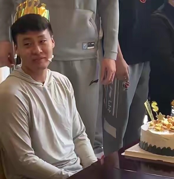 四消息!赵睿生日与众不同,克拉克还未注册,西蒙斯年薪被曝光