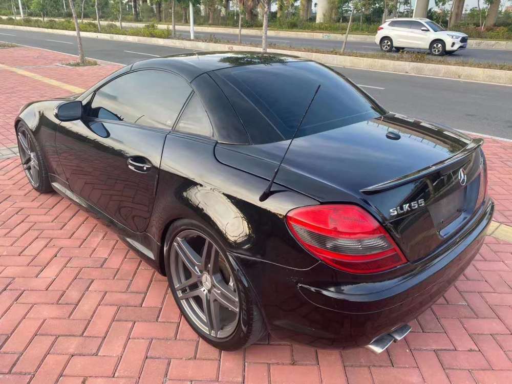 2010款奔驰slk55售价98万amg拉风的造型和浑厚的发动机声