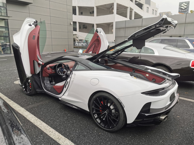 迈凯伦全新杰作中置引擎蝴蝶门品牌比肩法拉利比宾利便宜80万