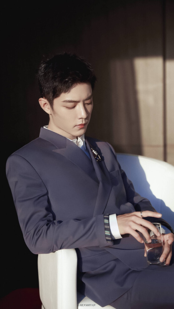 肖战太像小说里的霸道总裁了!又是沉迷颜值的一天!赞赞的粉丝快举手!