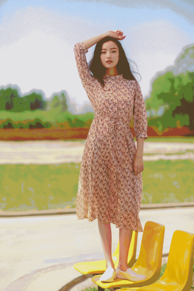 倪妮不愧是高级脸杨柳细眉搭配鎏金唇妆时尚感和表现力好绝