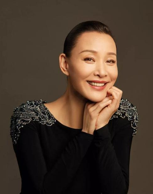 陈冲一句:"你们中国人",毁了85年春晚,导演道歉直言:不想活了_腾讯