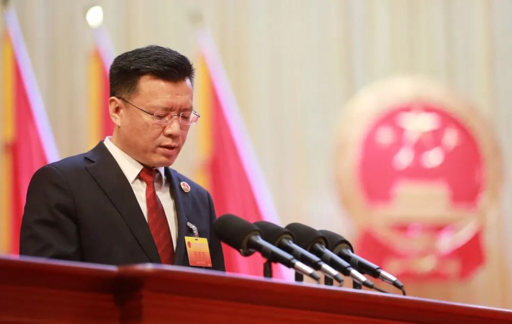 代表大会第五次会议上,市院党组书记,检察长张吉慧向大会作工作报告