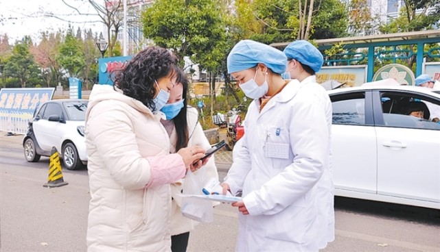 师宗疫情防控与专项行动手拉手齐步走