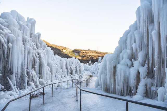 交城如金温泉景区绝美冰挂凝固童话世界