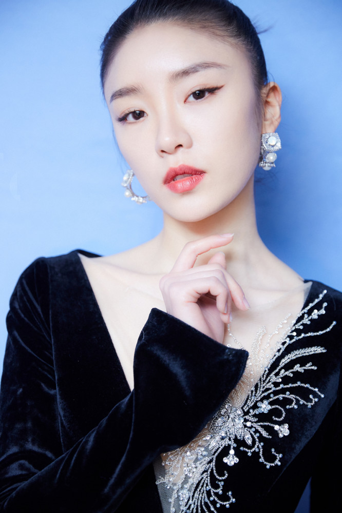 张月出席精品风格云盛典展现超强时尚表现力