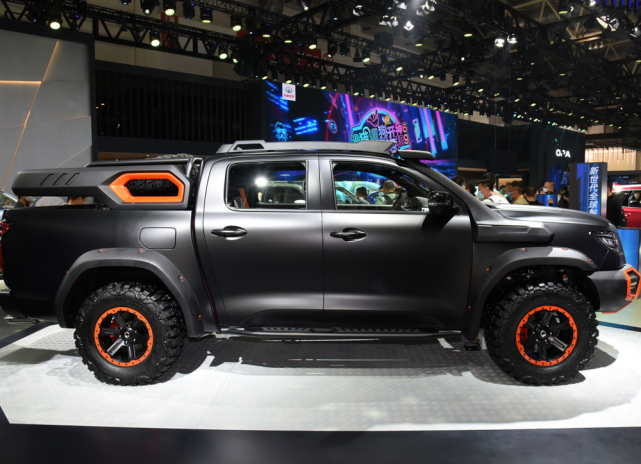 长城黑弹越野皮卡春节前量产比坦克300霸气还盯着猛禽