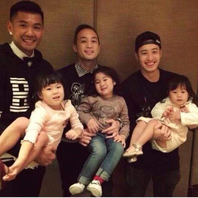 奶爸唐志中家世显赫难怪豪宅奢华又温馨为三个孩子制作泳池