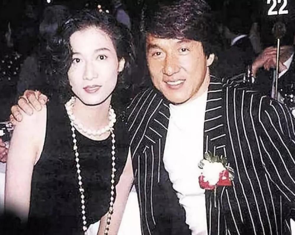 吴绮莉年轻时到底长得有多灵看到她的早期旧照难怪成龙会犯错