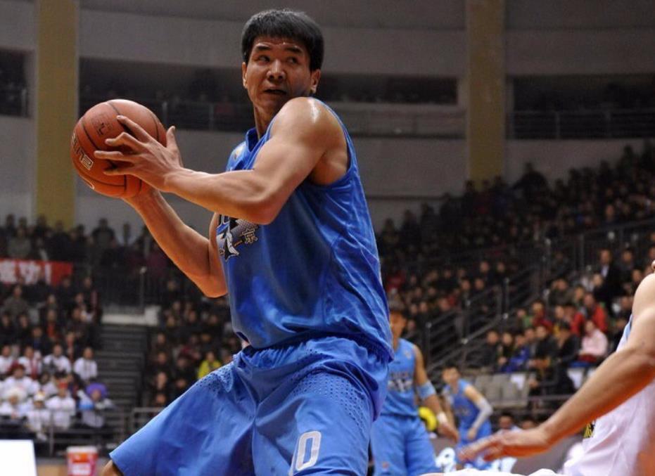 "虎子"韩崇凯:8年前退役完成手术后还想复出 曾说为队友捡球也愿意