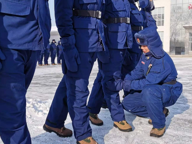 30℃,黑龙江省森林消防总队新训大队在极限寒冬中锤炼"新蓝"作风