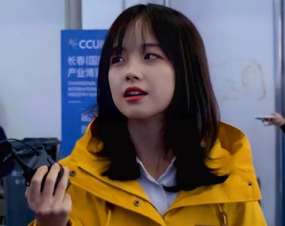 央视又有两美女记者火出圈颜值不输王冰冰均是甜美知性范