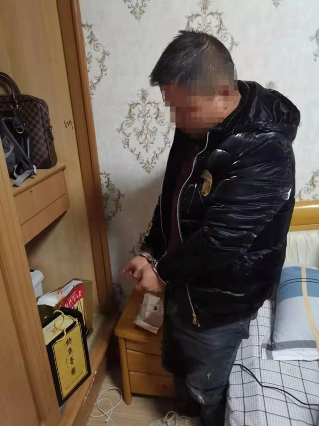 崇明警方抓获疯狂小偷