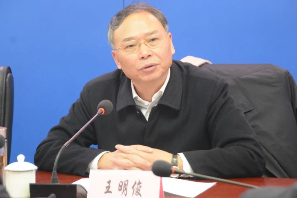 反馈了巡察情况,阿坝州检察院党组书记,代理检察长宋骥做了表态发言
