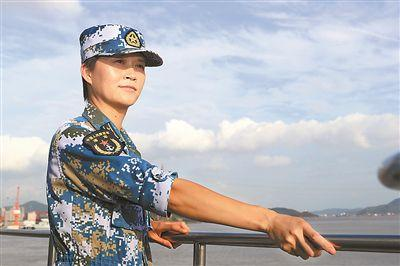 中国首位女舰长从选美佳丽到踏上航母出征星辰大海帅爆