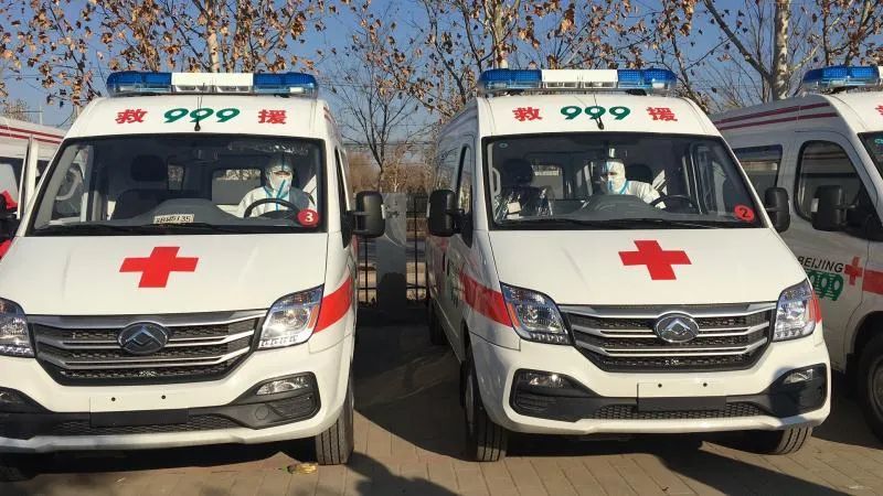 会急诊抢救中心(999)派出疫情防控专职救护车组配合开展相关转运工作
