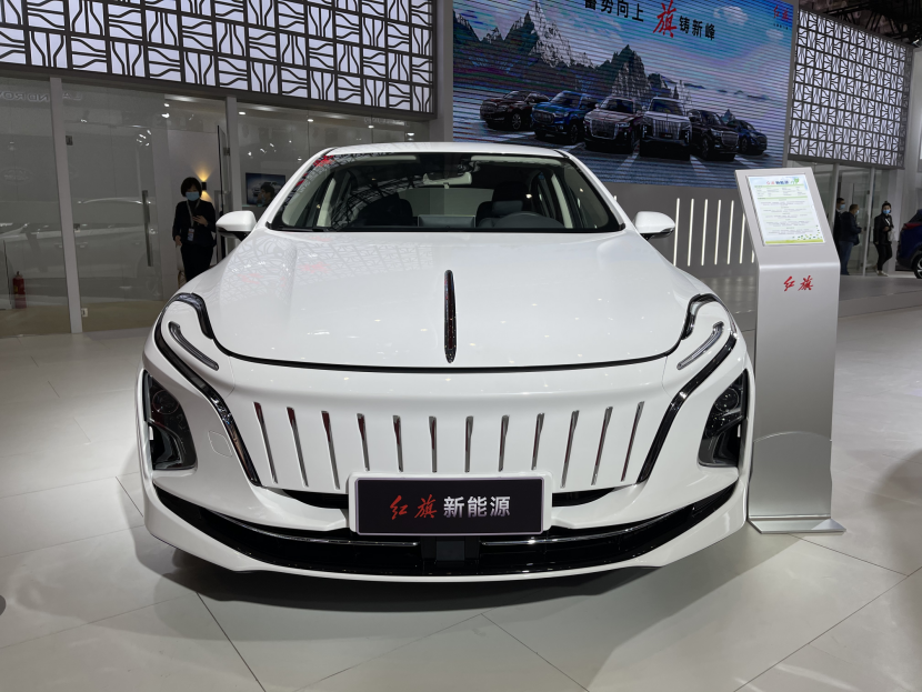 红旗e111正式发布 定位中级豪华轿车小鹏汽车在微博发布了3张新车预告