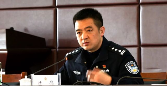 十堰市公安局党委委员,副局长徐正明safe and healthypolice and