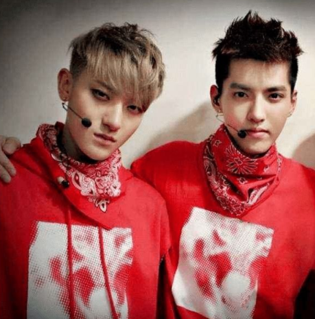 "两男同框,必有一丑"的明星合影,最后这张伤害也太大了吧_腾讯新闻