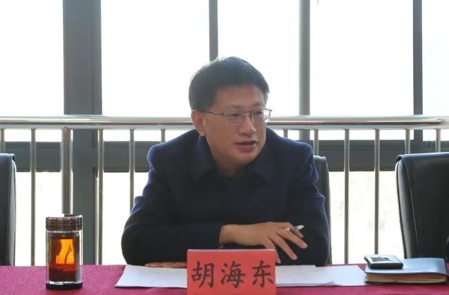 党组书记,检察长胡海东向本院司法警察以及辅警致以节日的问候,感谢