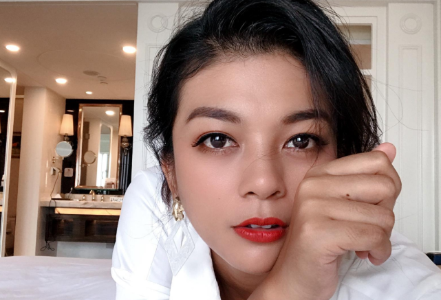 蹭肖战热度穿高仿被扒谈莉娜经纪公司回应一概不知