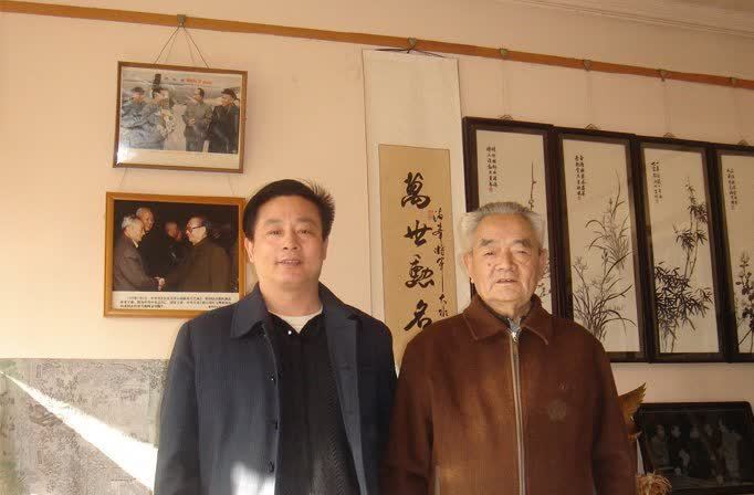 万海峰将军的戎马生涯整整65年,于1998年9月离休,时年78岁.