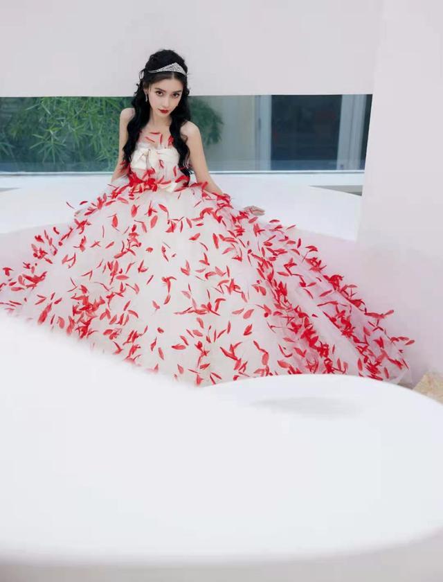 气质让人折服|绯闻|黄晓明|李菲儿|枫叶|angelababy