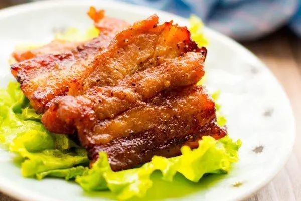 脆皮五花肉:外酥里嫩,肥而不腻,太香了